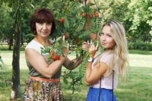Mom and daughter 864123